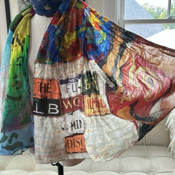 Cool Italian Scarf - Picture 3 of 11